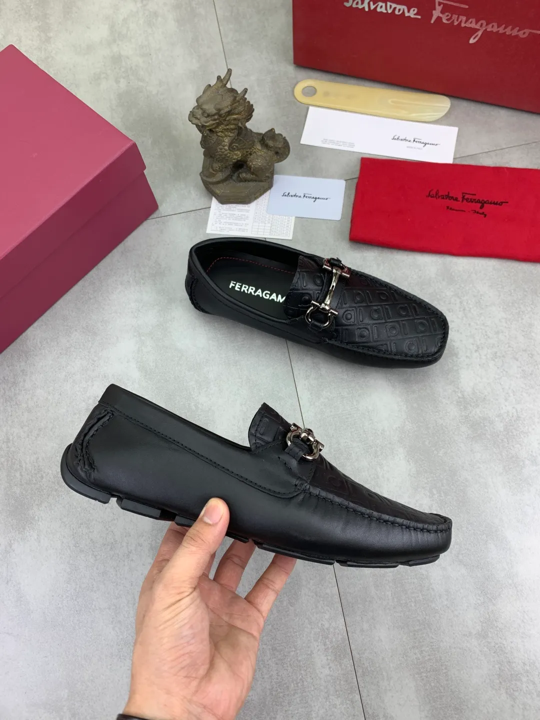 Men's shoes 💰P542 New model, high quality [Ferragamo/Ferragamo] Latest lazy slip-on shoes Original imported calfskin, imported cowhide lining + original luxury metal buckle + original combination outsole Comparison without pressure Code number: 38-45